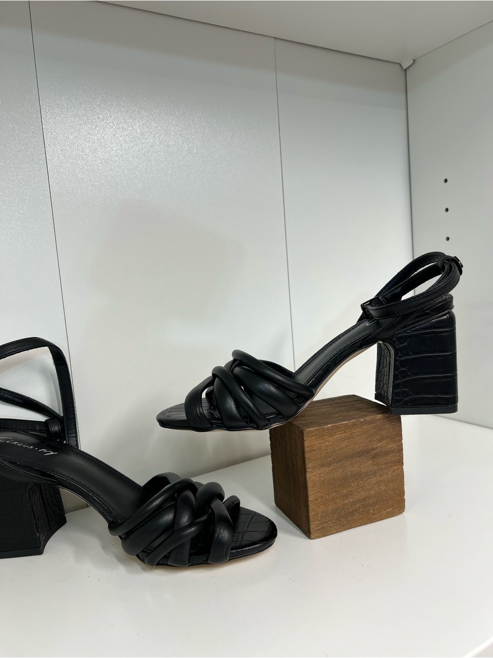 Sam Edelman Black Strappy Block Heel Sandals - Women size 6 new